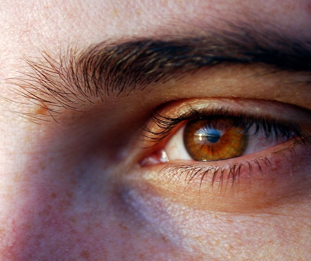 фото карих глаз мужчин